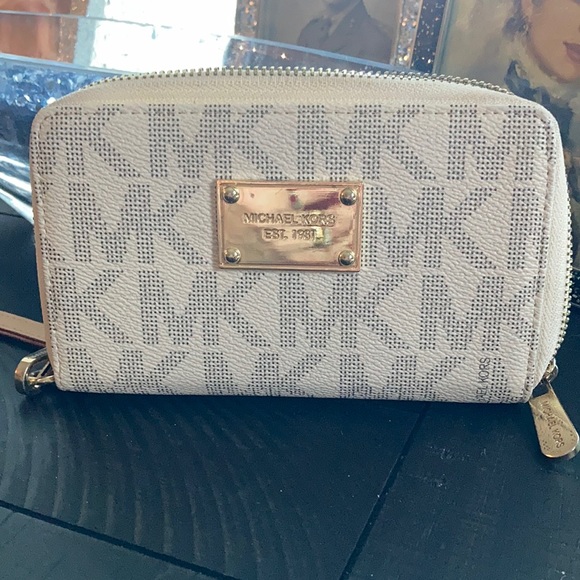 MICHAEL Michael Kors Handbags - Michael Kors cell phone wallet